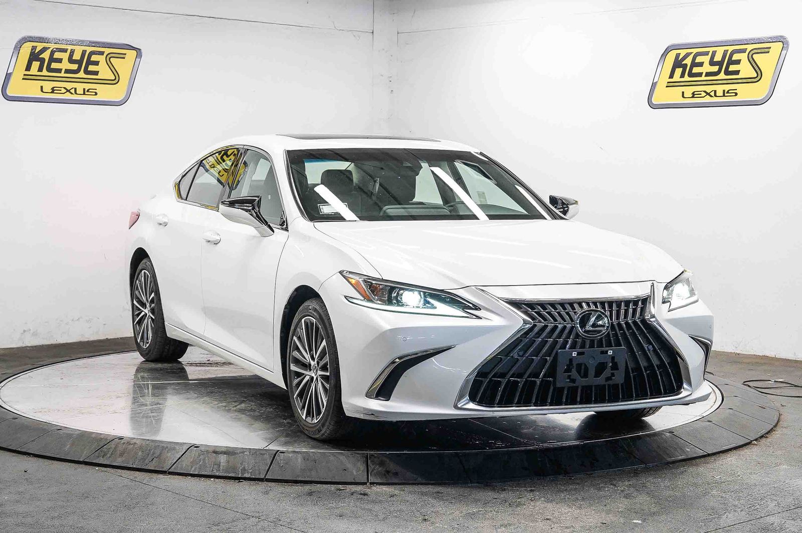 Thumbnail: 2025 Lexus ES - 5