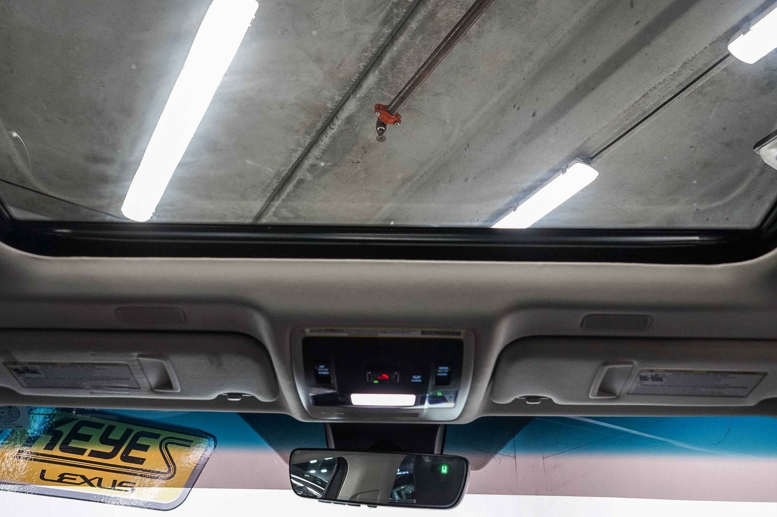 Thumbnail: 2022 Lexus ES - 16