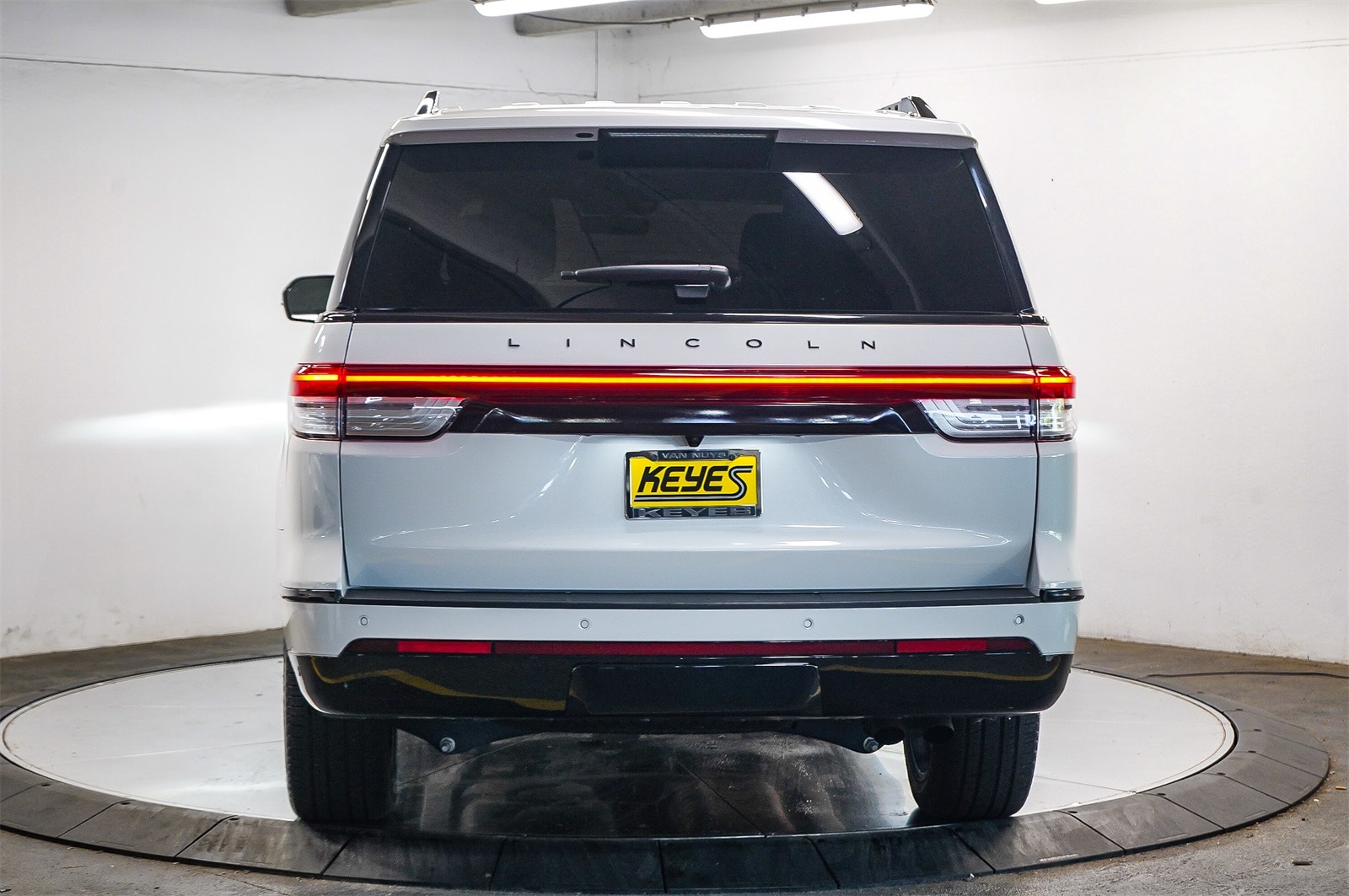 Thumbnail: 2022 Lincoln Navigator L - 3