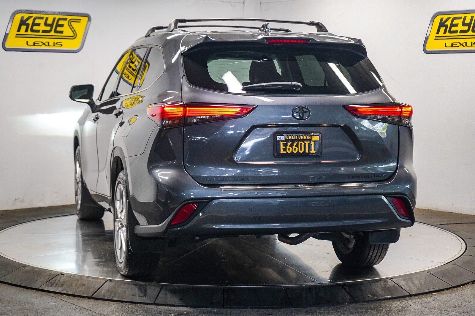 Thumbnail: 2022 Toyota Highlander - 2