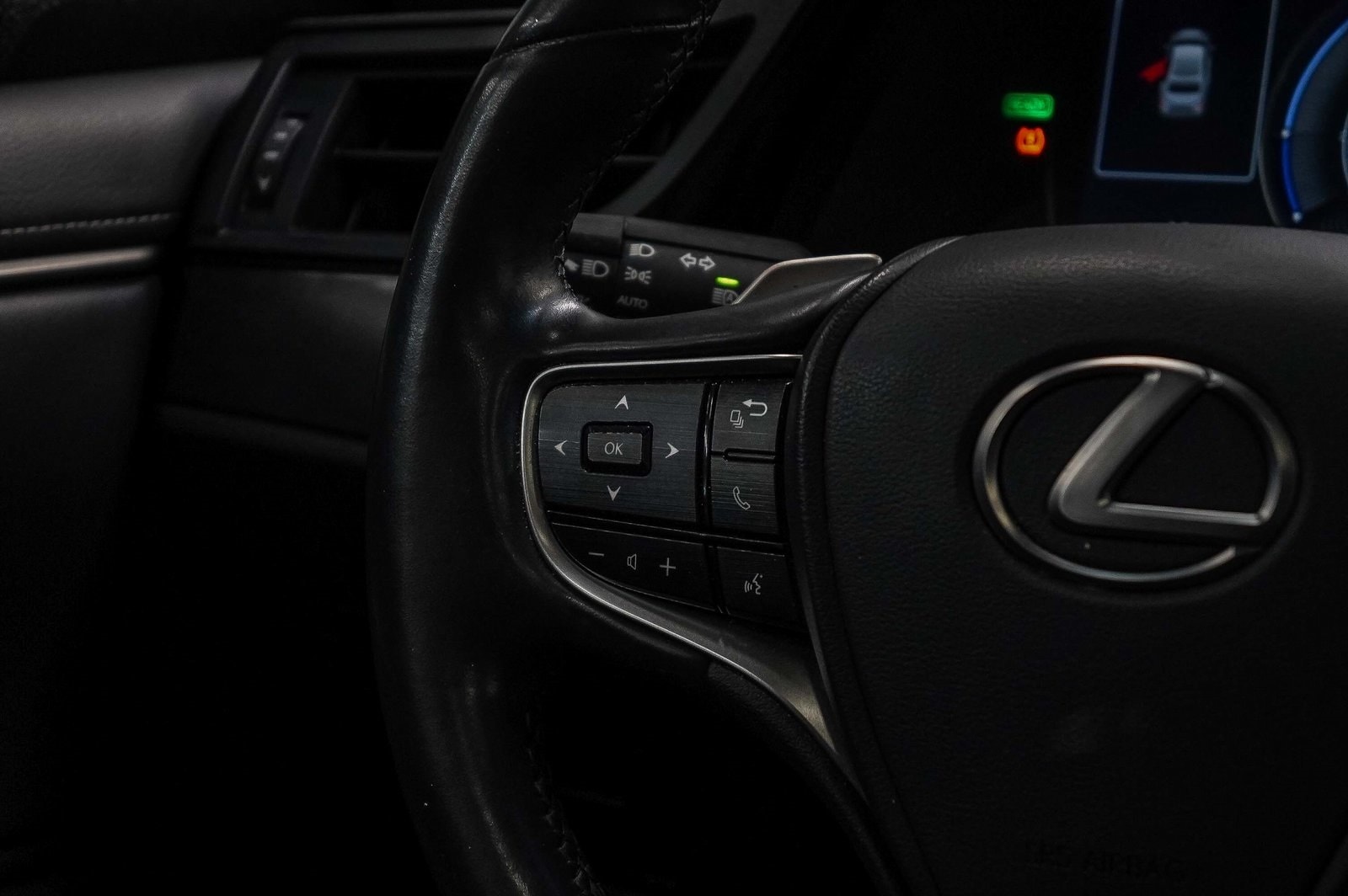 Thumbnail: 2022 Lexus ES - 16