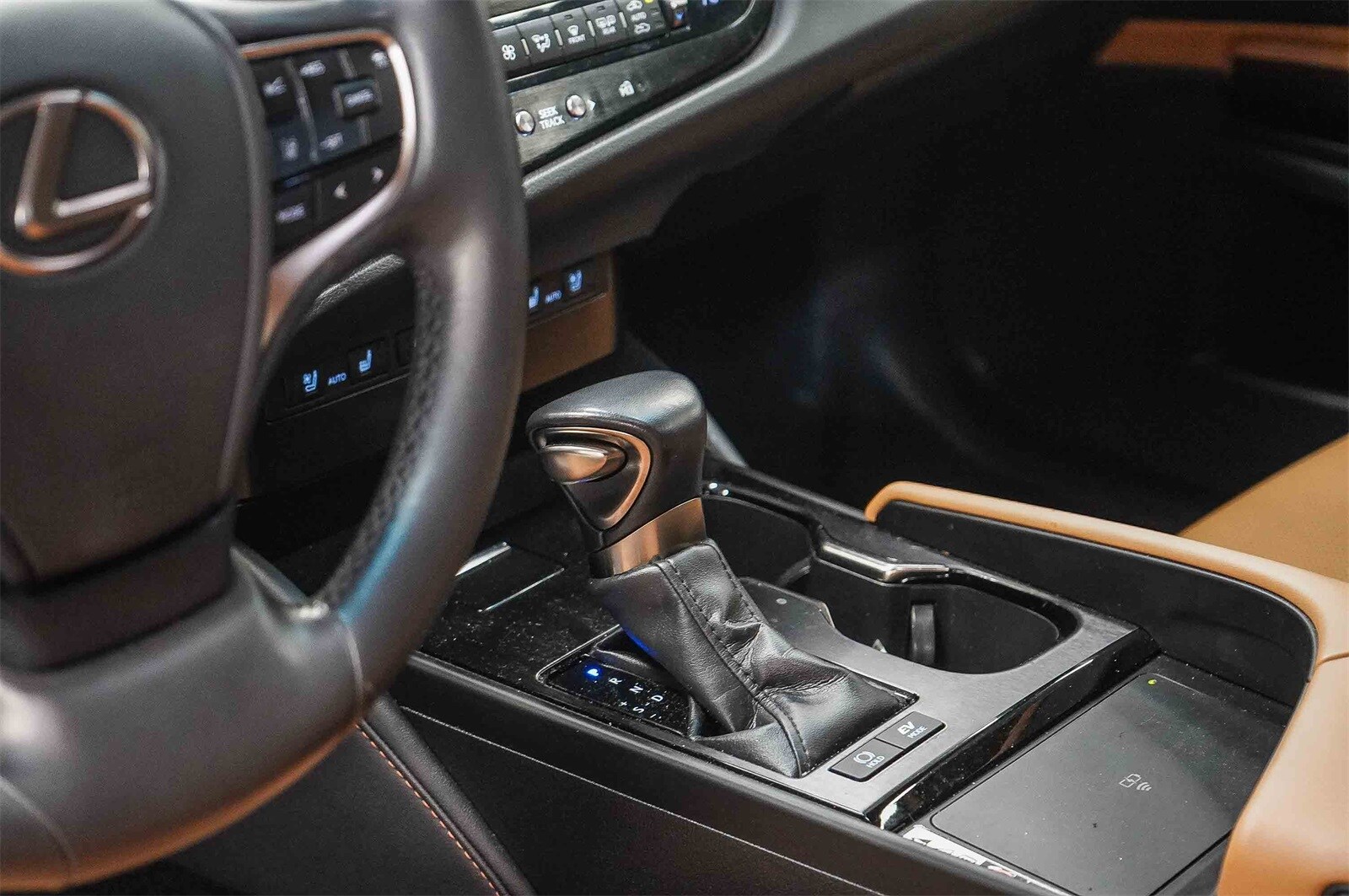 Thumbnail: 2023 Lexus ES - 24