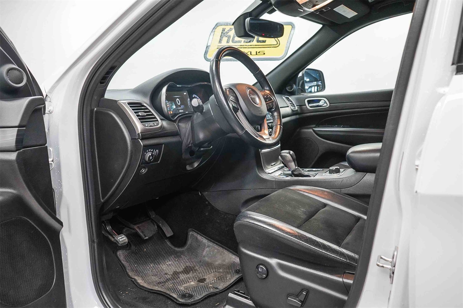 Thumbnail: 2022 Jeep Grand Cherokee - 17