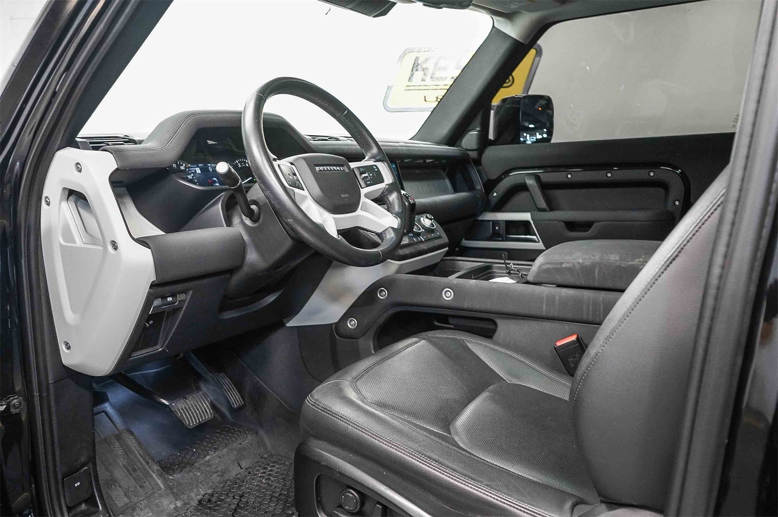 Thumbnail: 2023 Land Rover Defender - 17