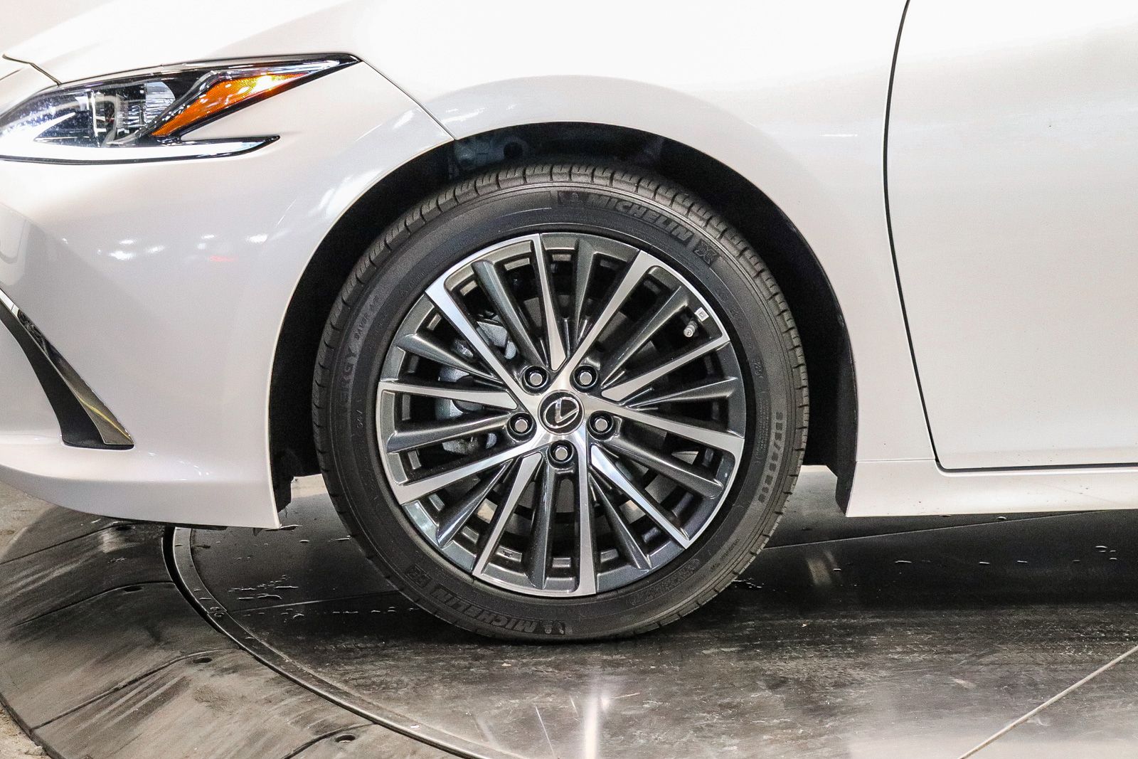Thumbnail: 2025 Lexus ES - 8