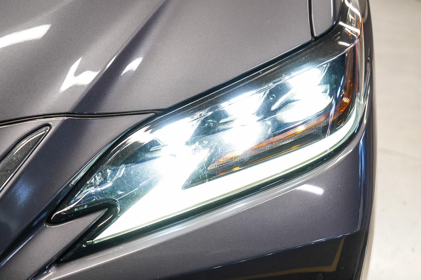 Thumbnail: 2020 Lexus ES - 7