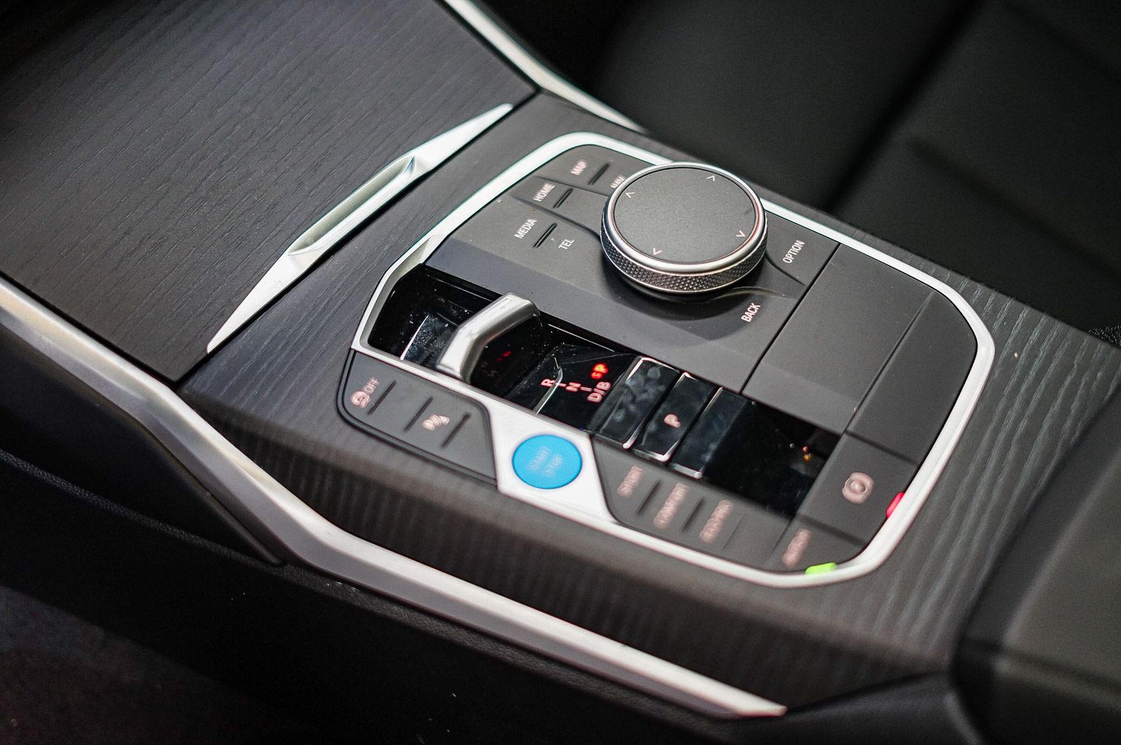 Thumbnail: 2025 BMW i4 - 21