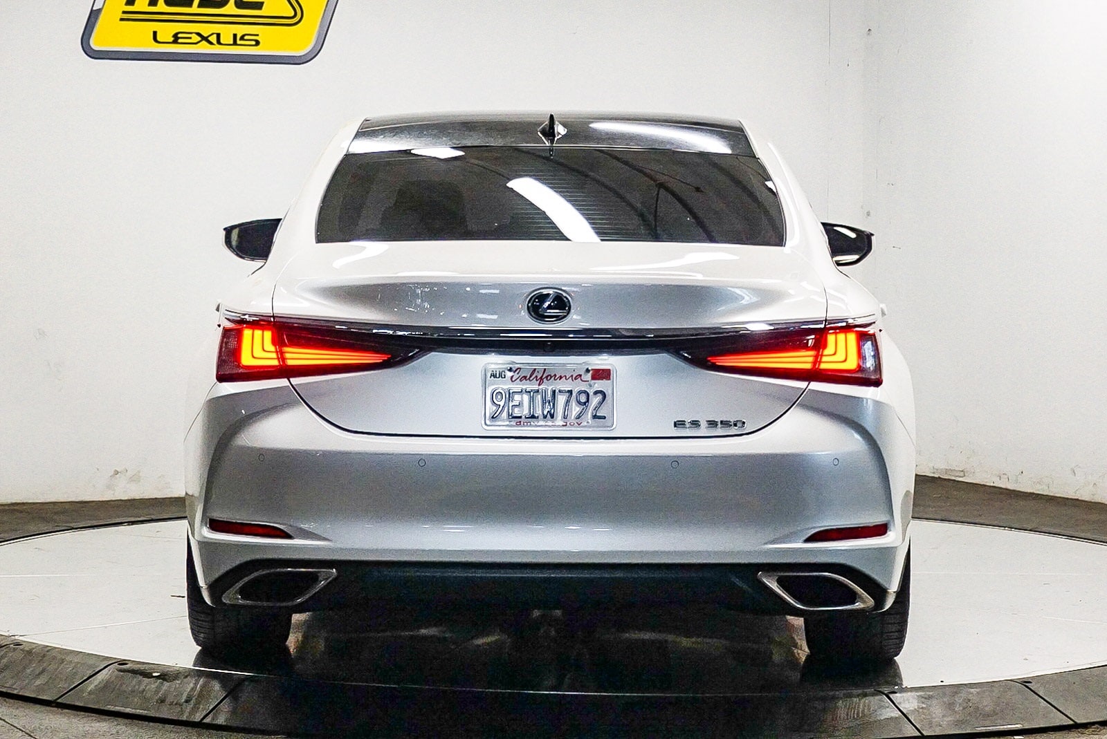 Thumbnail: 2020 Lexus ES - 3