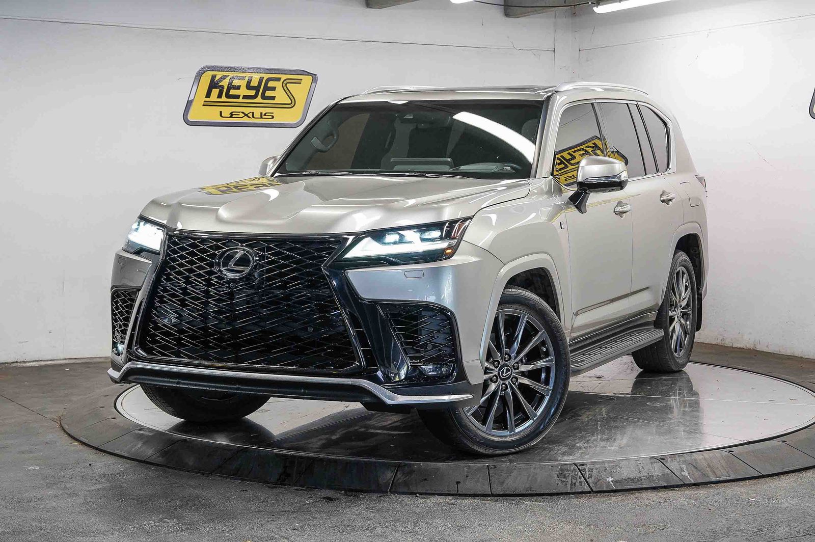 2023 Lexus LX 600 600 F-Sport's photo