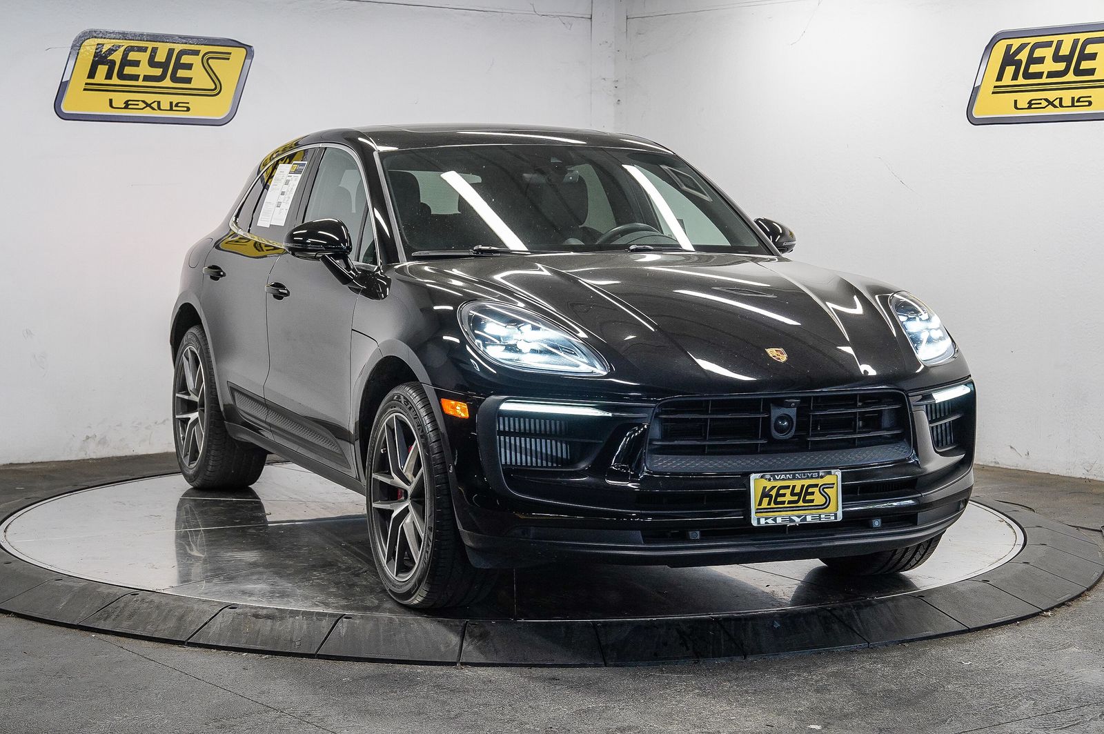 Thumbnail: 2023 Porsche Macan - 4