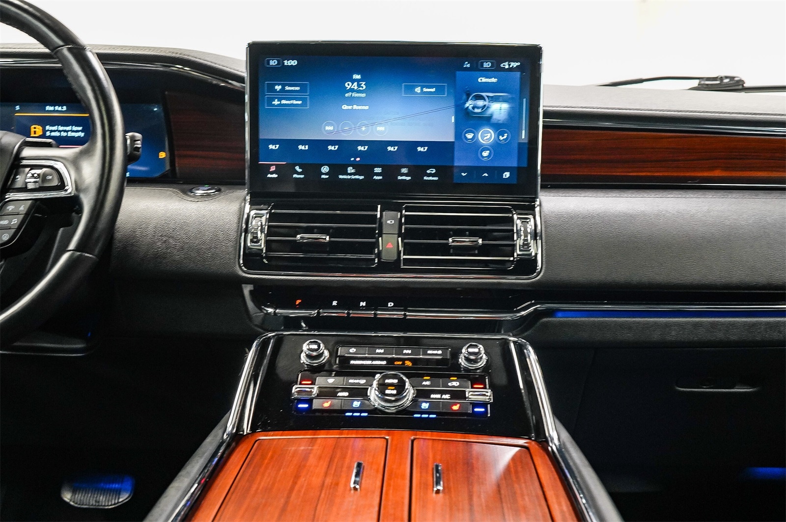 Thumbnail: 2022 Lincoln Navigator L - 13