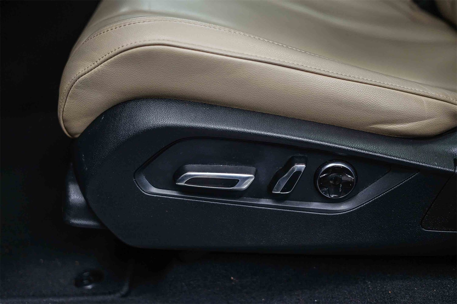 Thumbnail: 2023 Acura MDX - 22