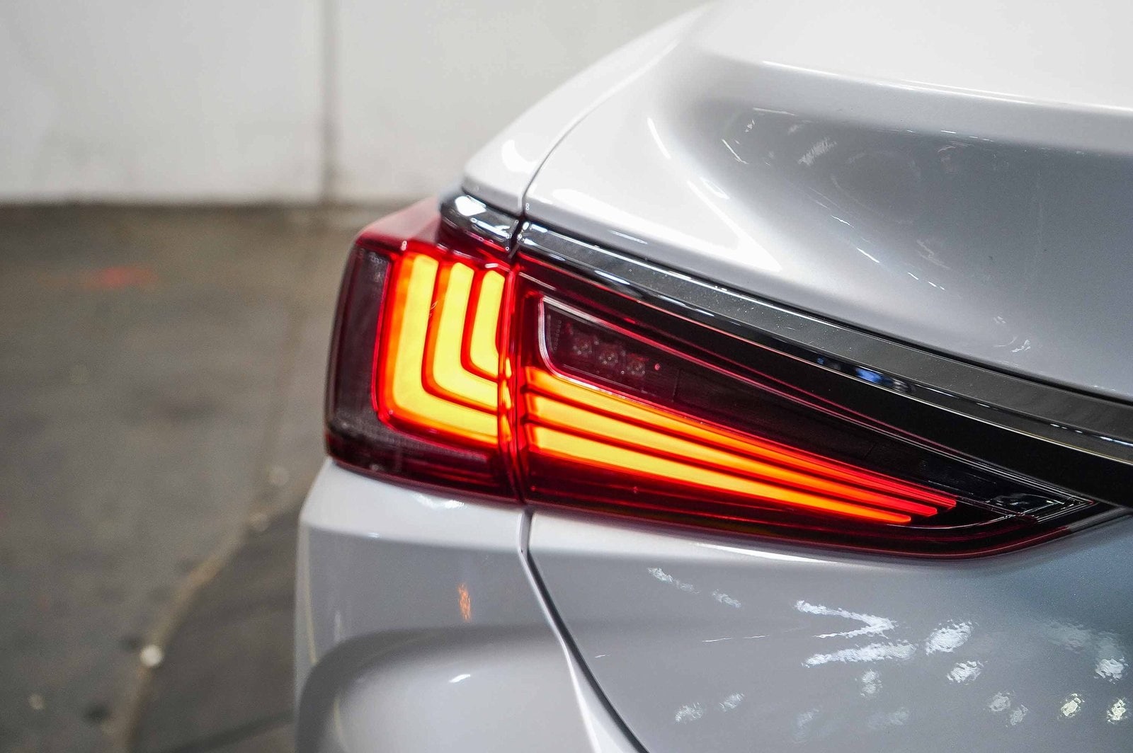 Thumbnail: 2022 Lexus ES - 11