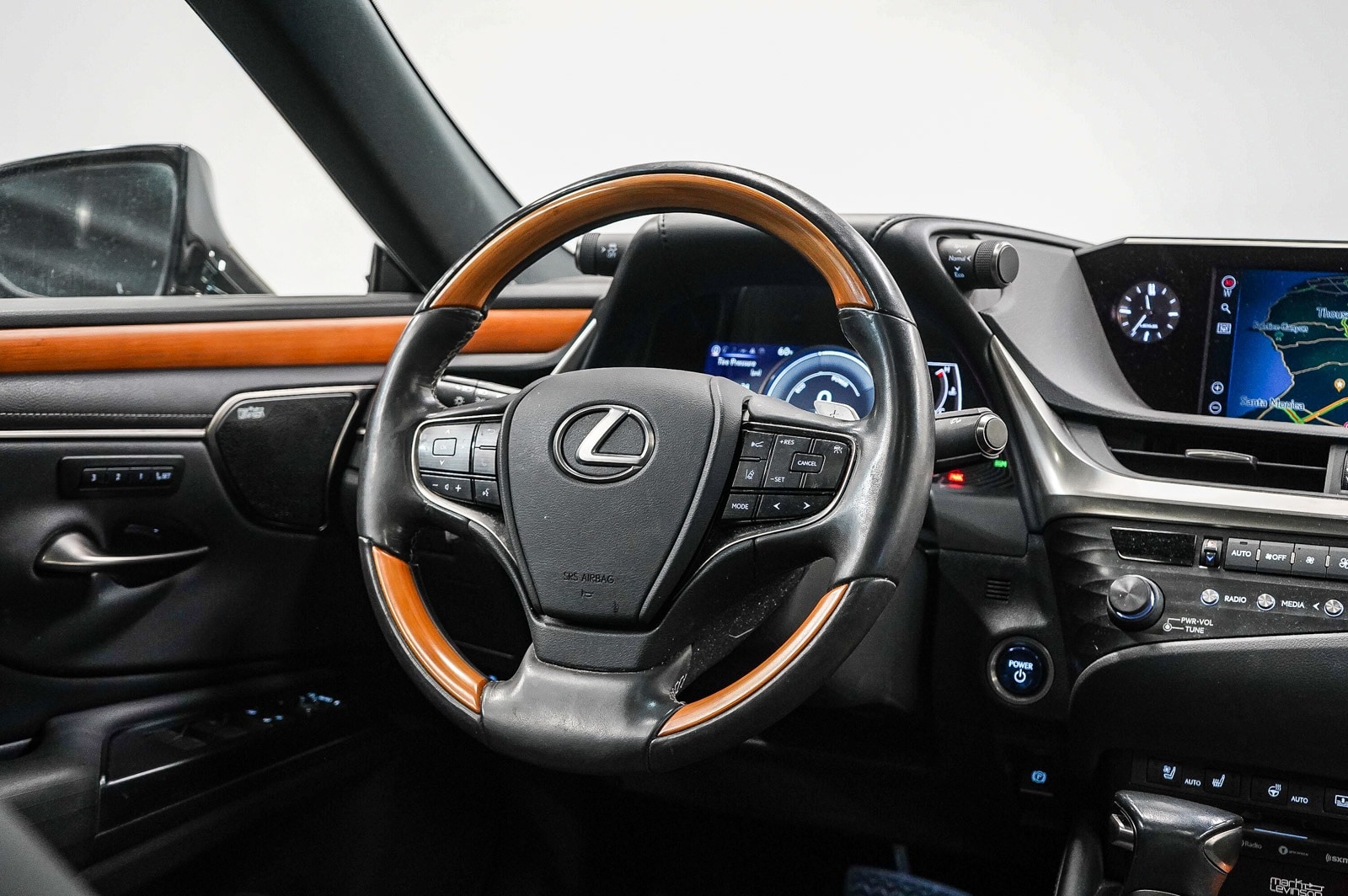 Thumbnail: 2020 Lexus ES - 15