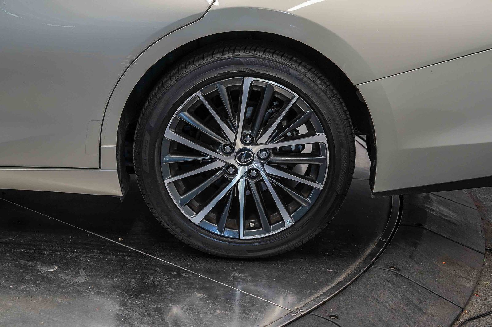 Thumbnail: 2024 Lexus ES - 9