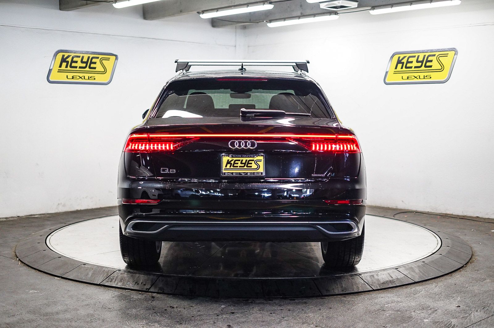 Thumbnail: 2022 Audi Q8 - 3