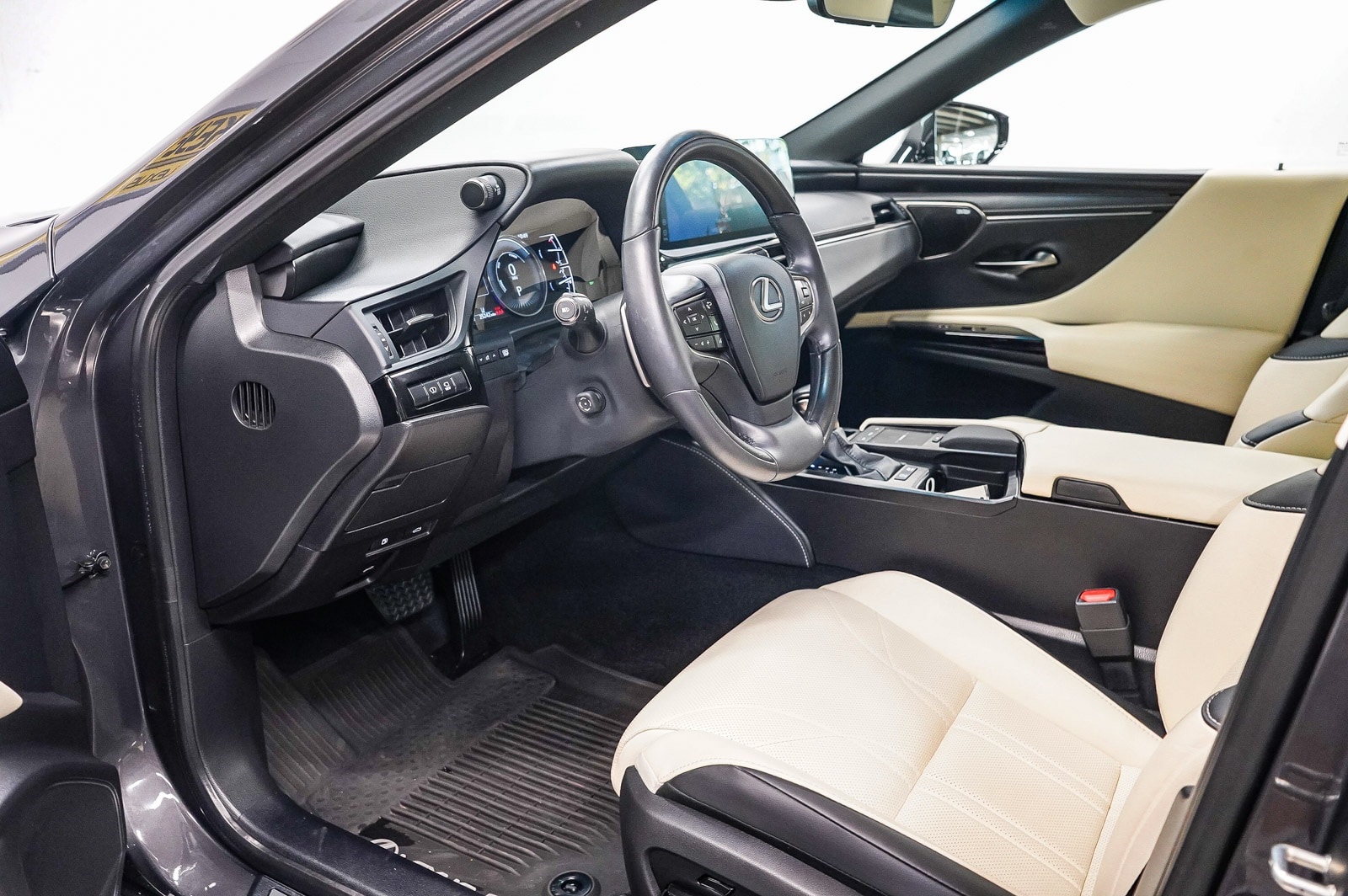 Thumbnail: 2022 Lexus ES - 18