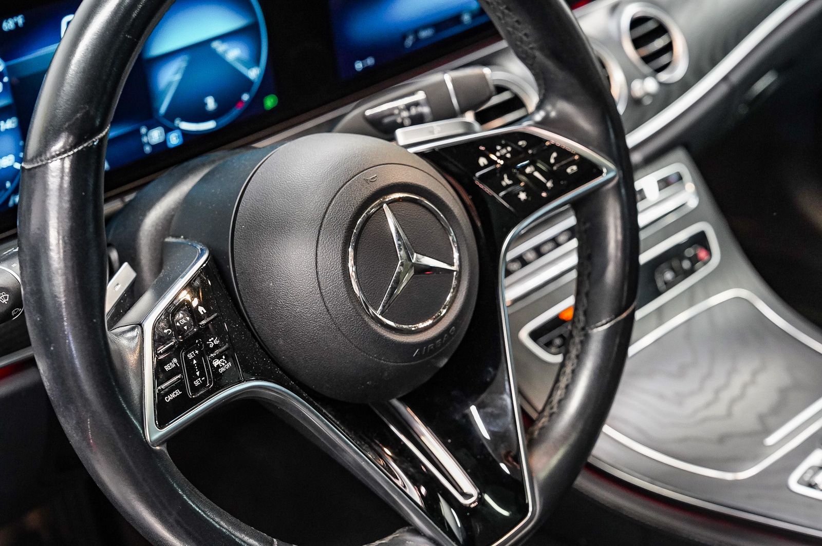 Thumbnail: 2022 Mercedes-Benz E-Class - 20
