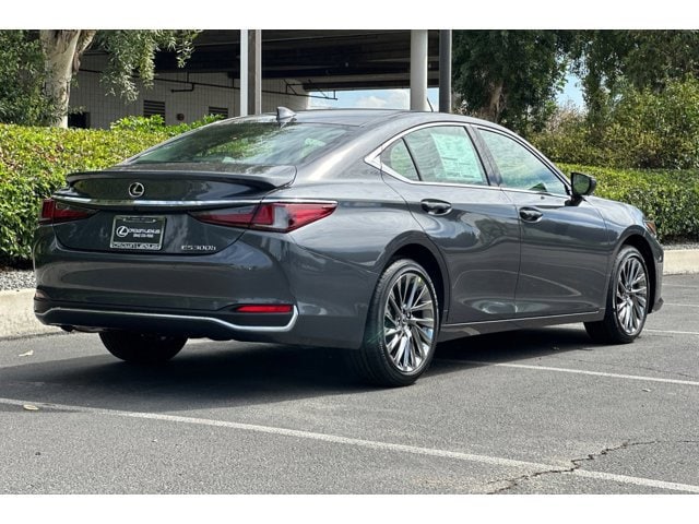 Thumbnail: 2025 Lexus ES - 8