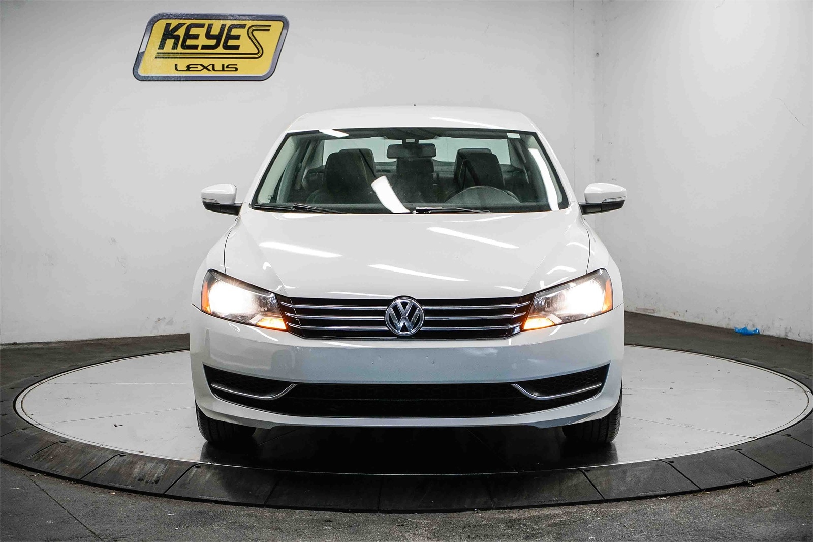 Thumbnail: 2015 Volkswagen Passat - 6