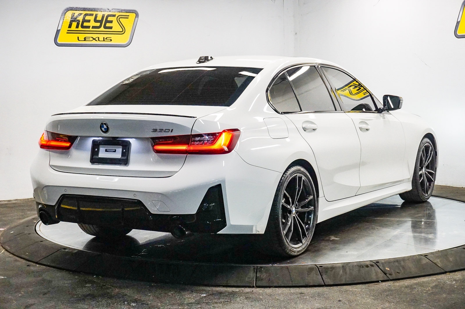 Thumbnail: 2023 BMW 3 Series - 4
