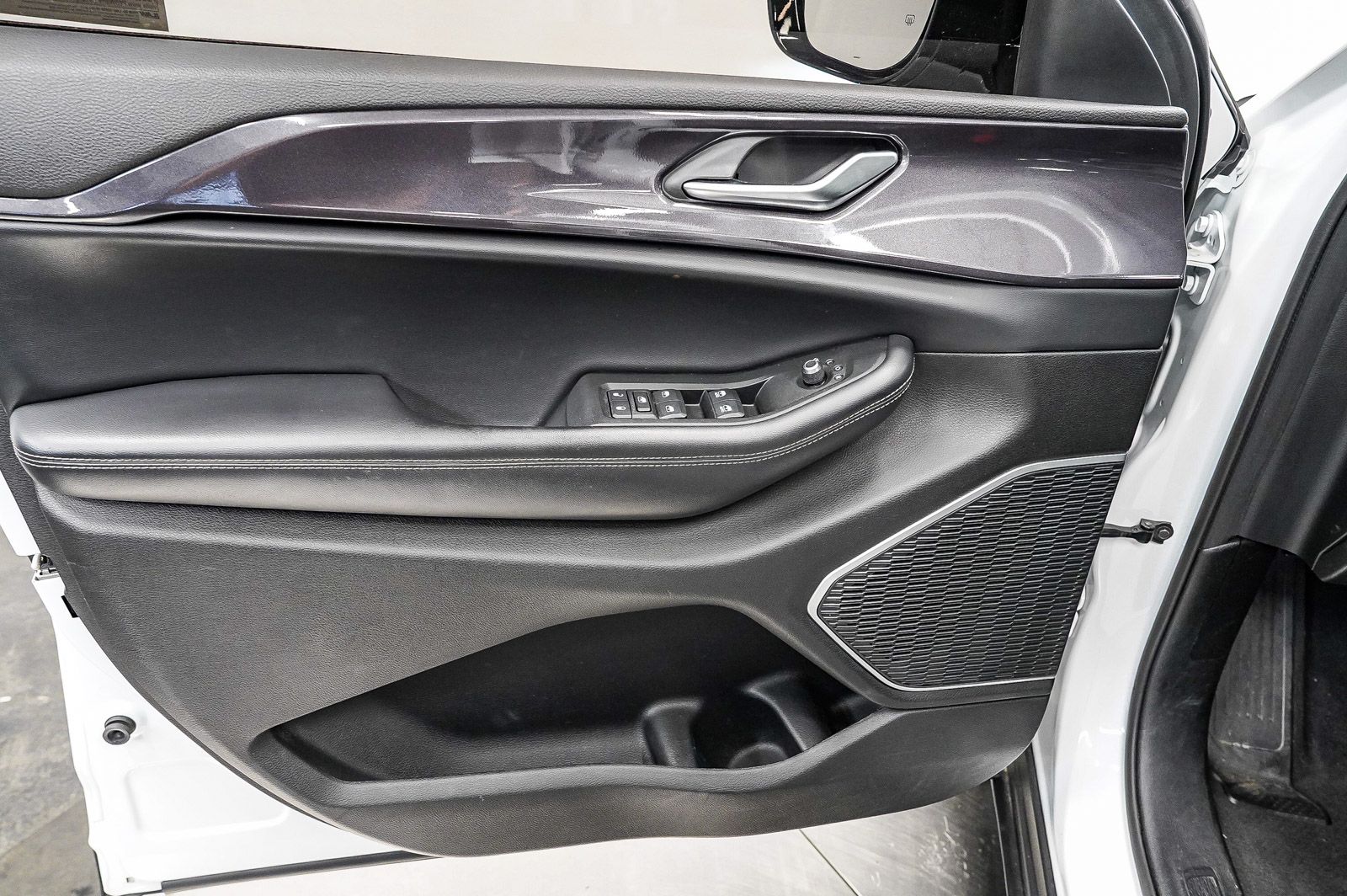 Thumbnail: 2021 Jeep Grand Cherokee L - 22