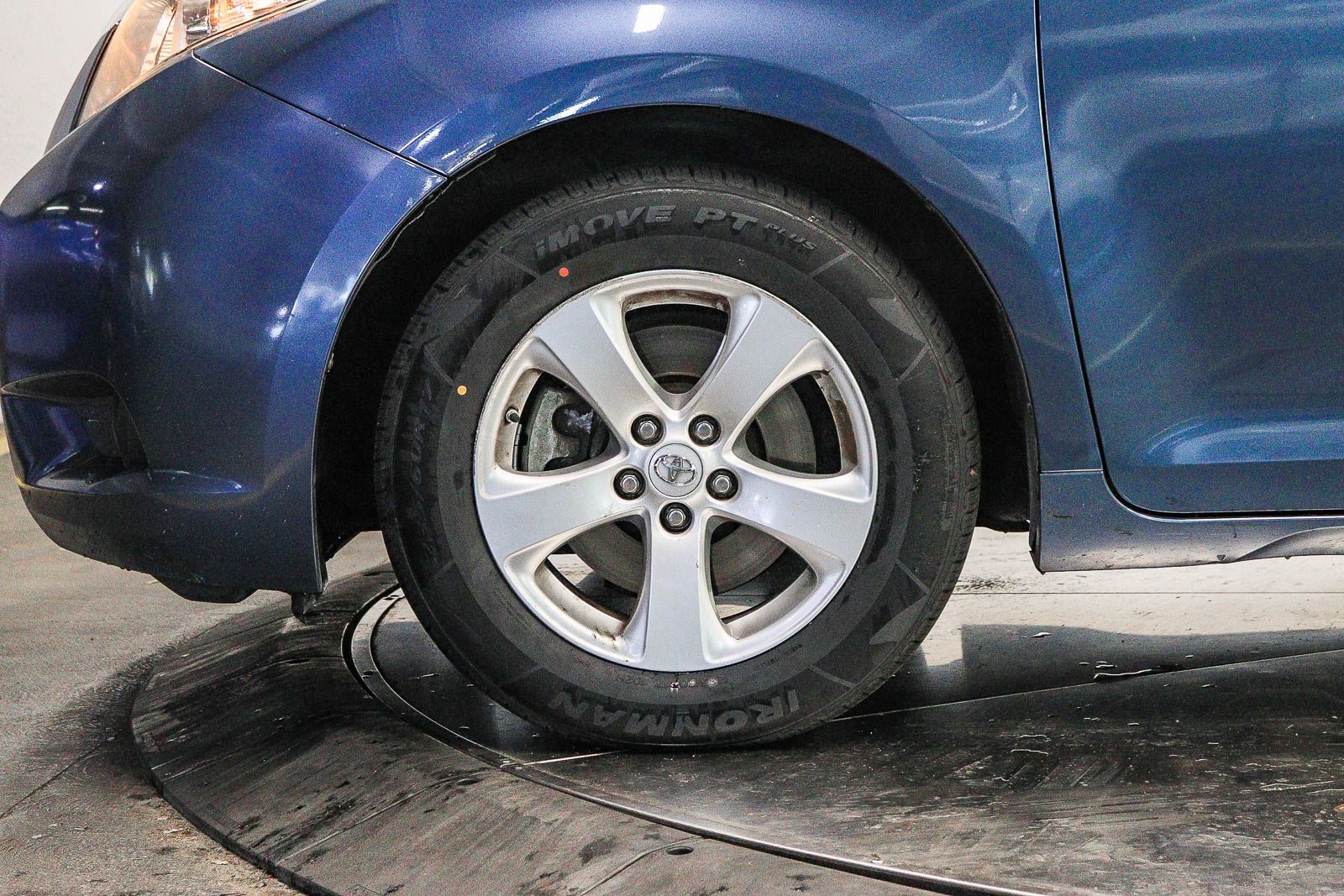 Thumbnail: 2014 Toyota Sienna - 9