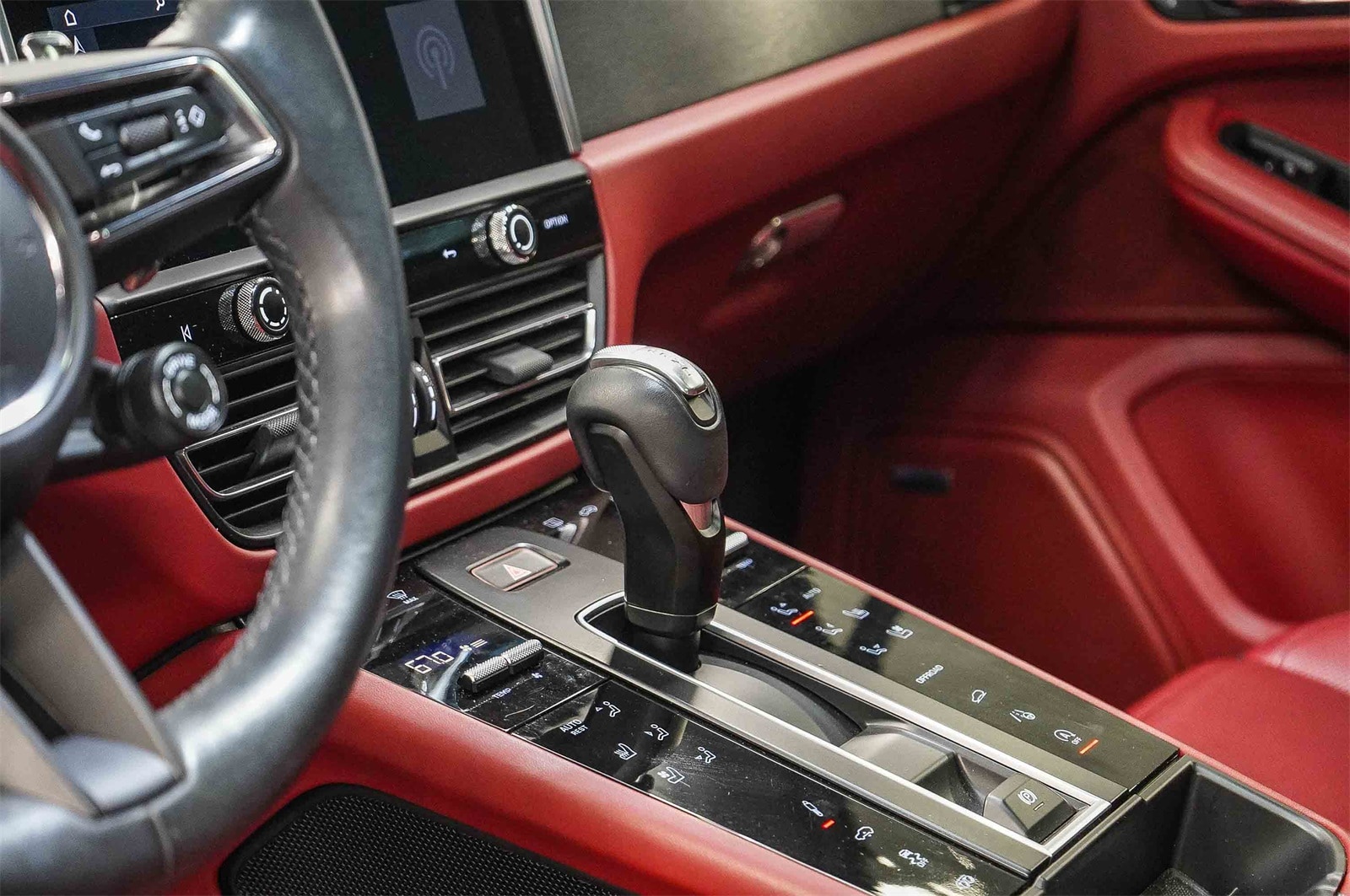 Thumbnail: 2023 Porsche Macan - 24