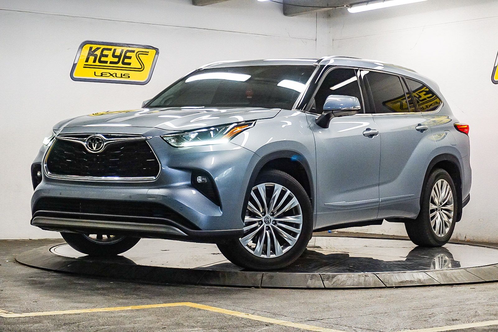 2022 Toyota Highlander Platinum 4x2 V6's photo
