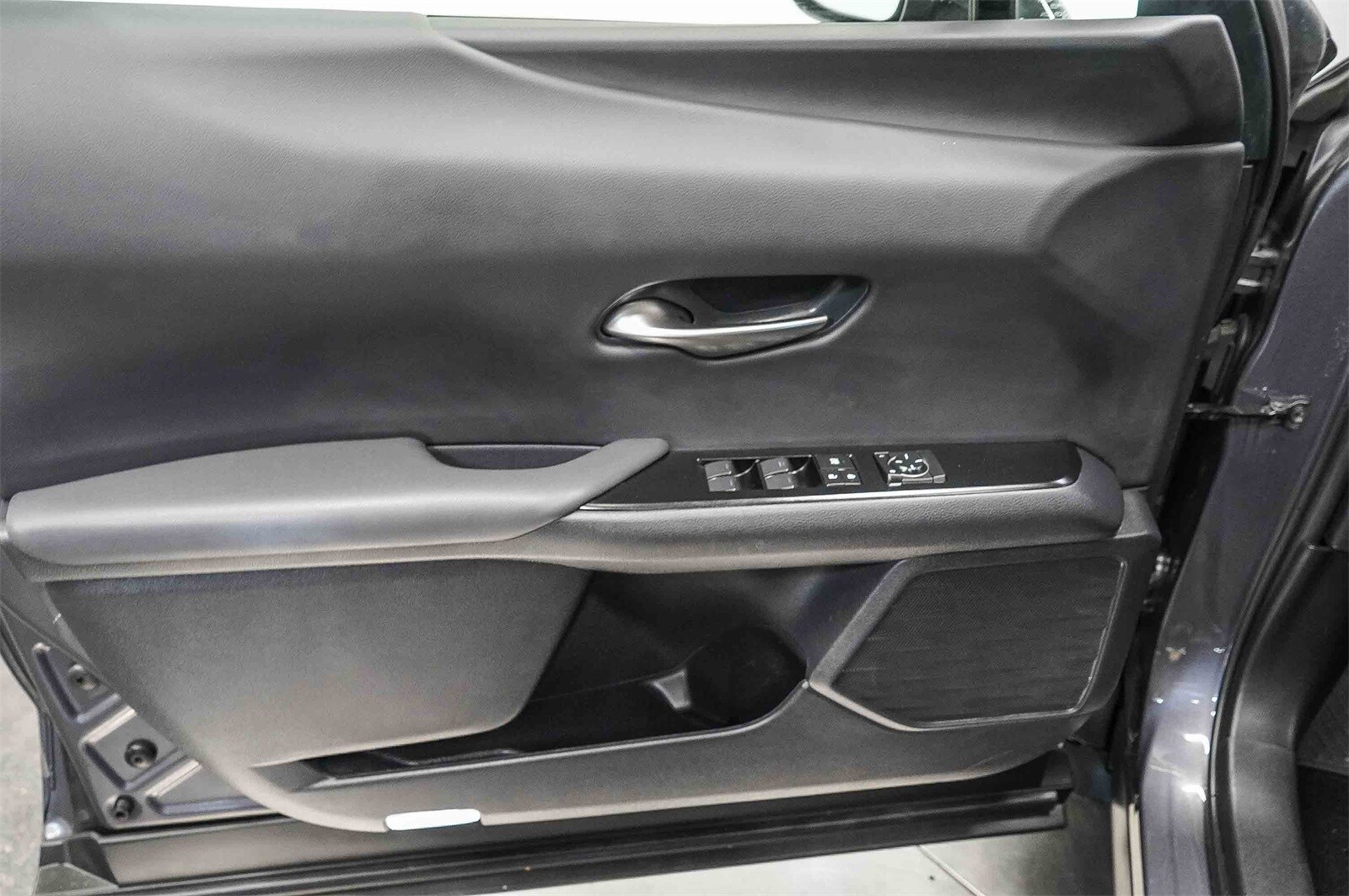 Thumbnail: 2024 Lexus UX - 21