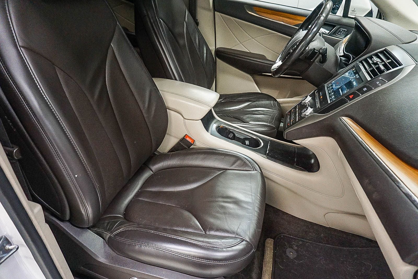 Thumbnail: 2017 Lincoln MKC - 16