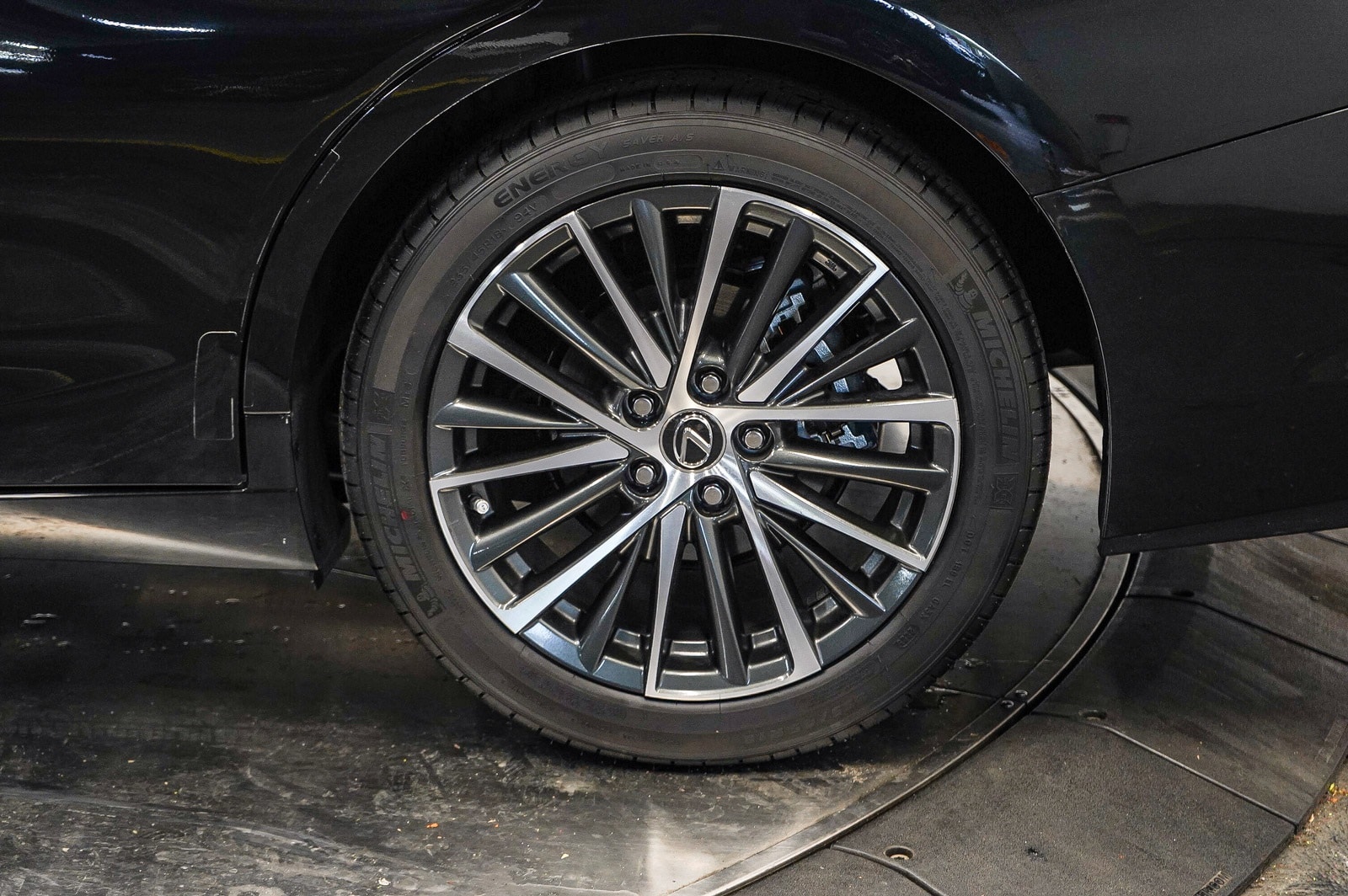 Thumbnail: 2025 Lexus ES - 10