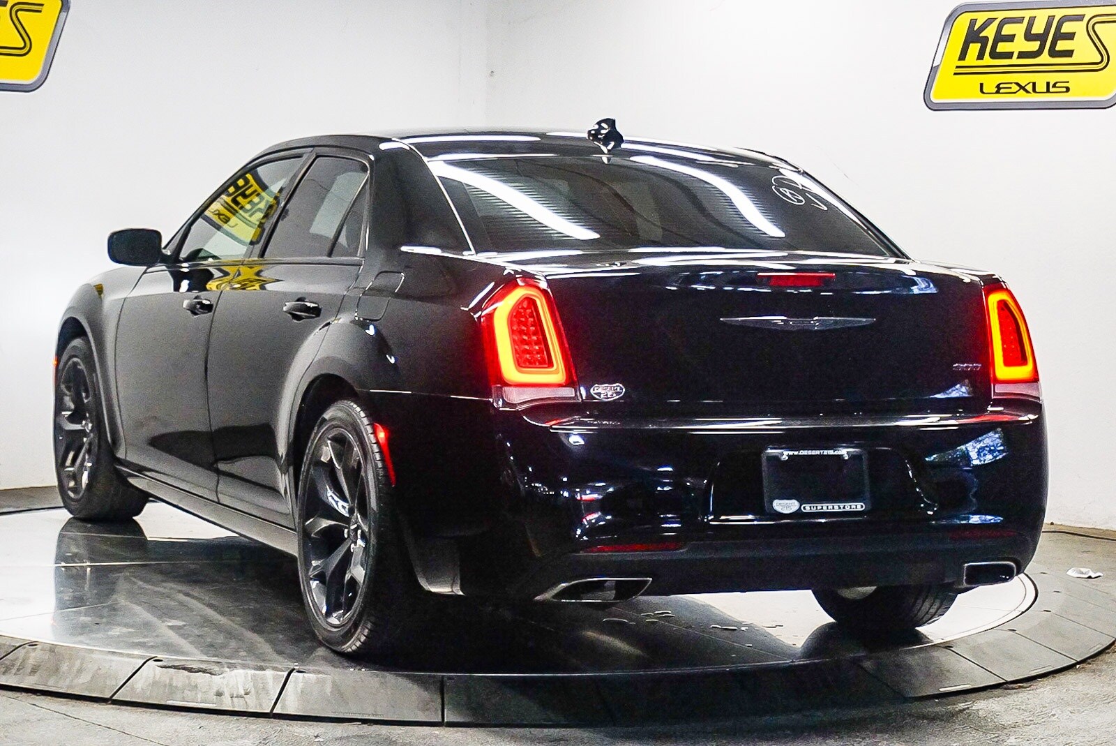 2022 Chrysler 300 Touring photo 2