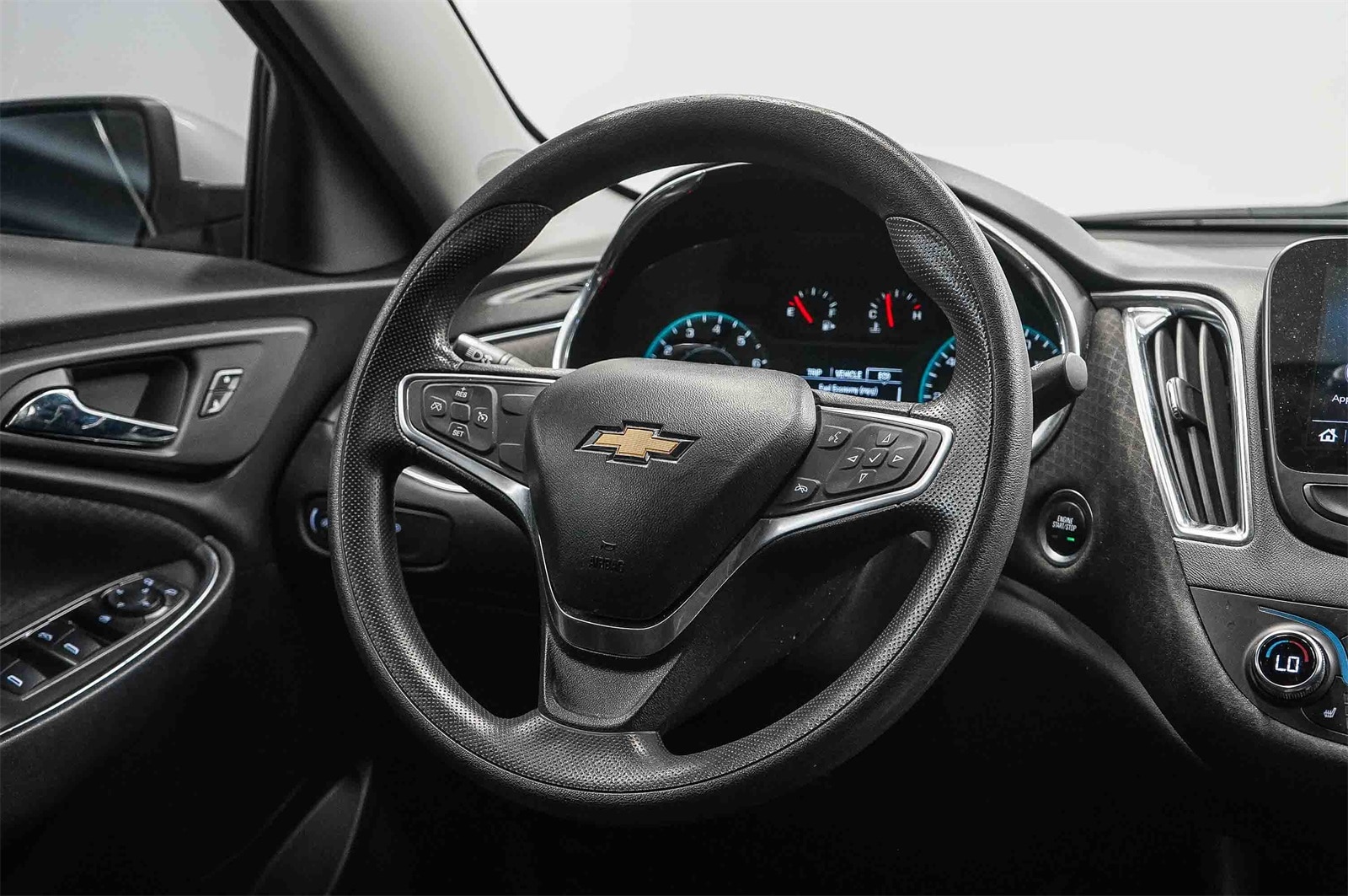 Thumbnail: 2020 Chevrolet Malibu - 15