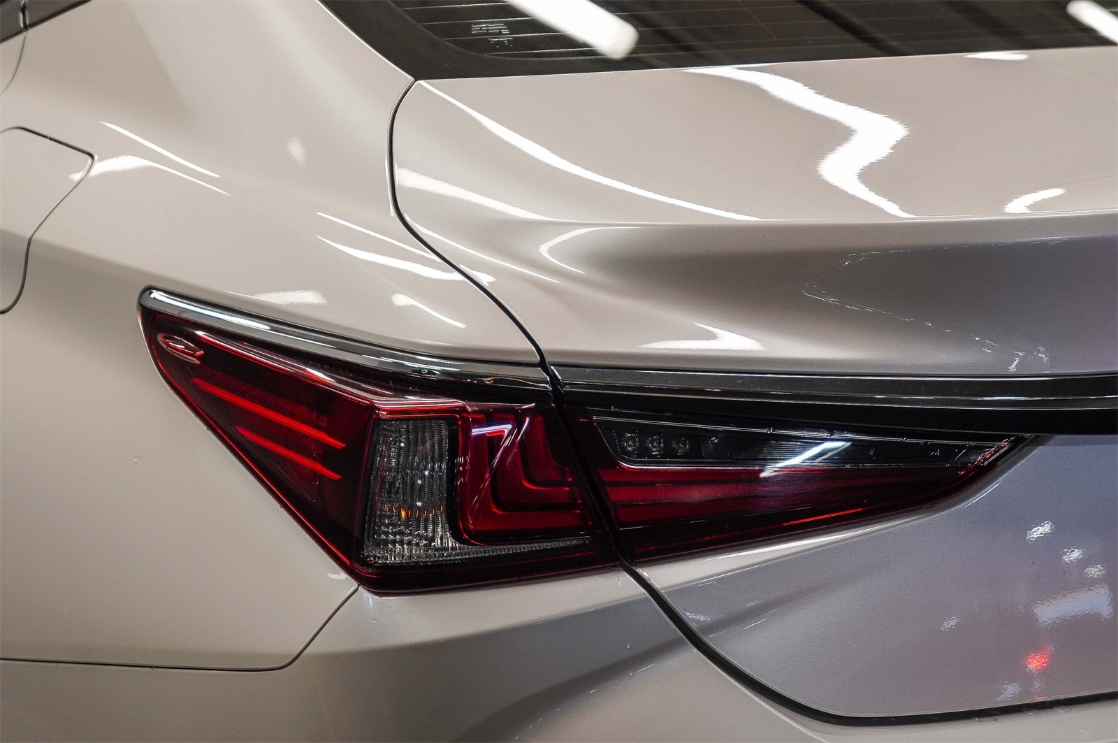 Thumbnail: 2021 Lexus ES - 7