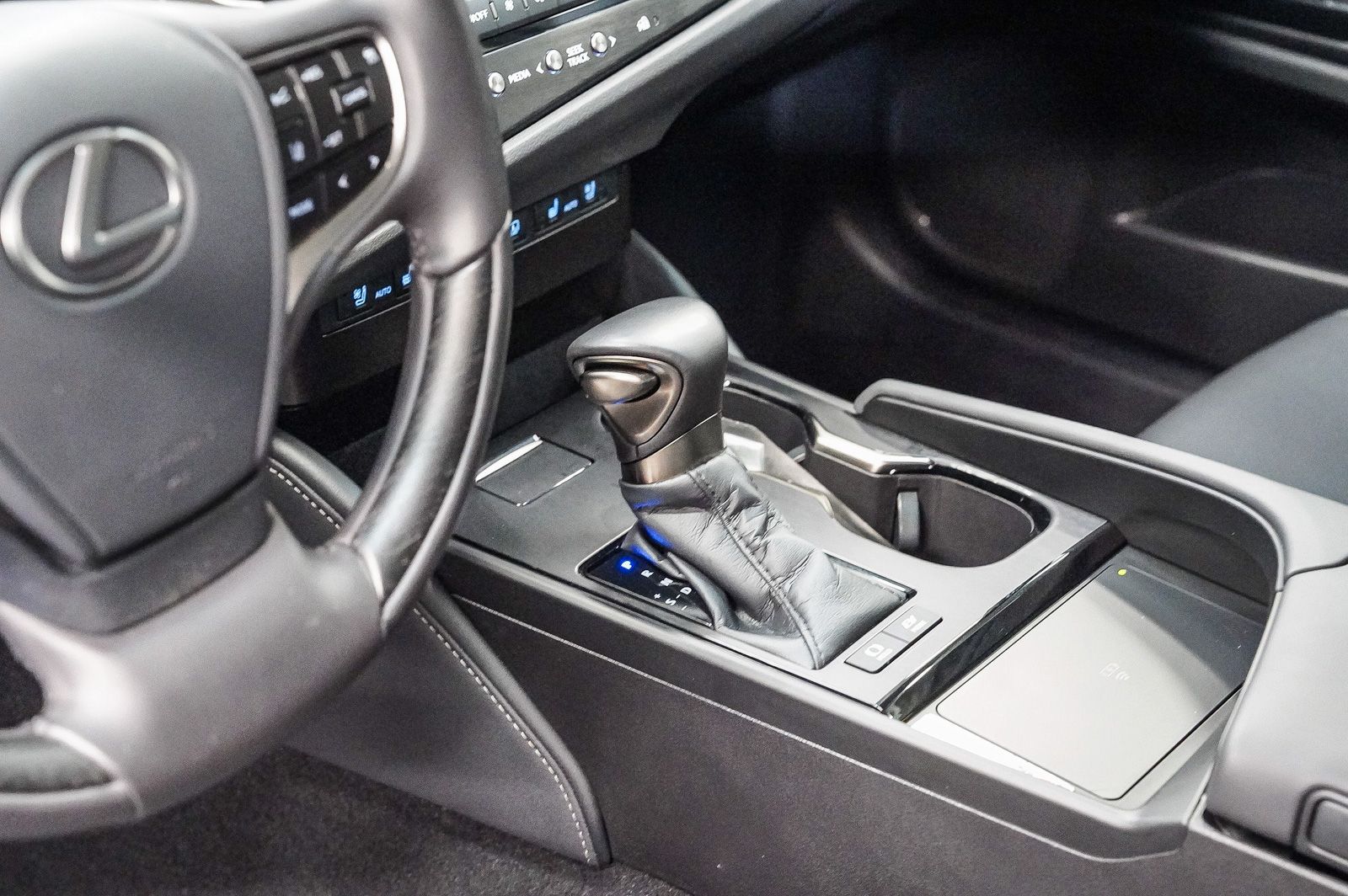 Thumbnail: 2025 Lexus ES - 24