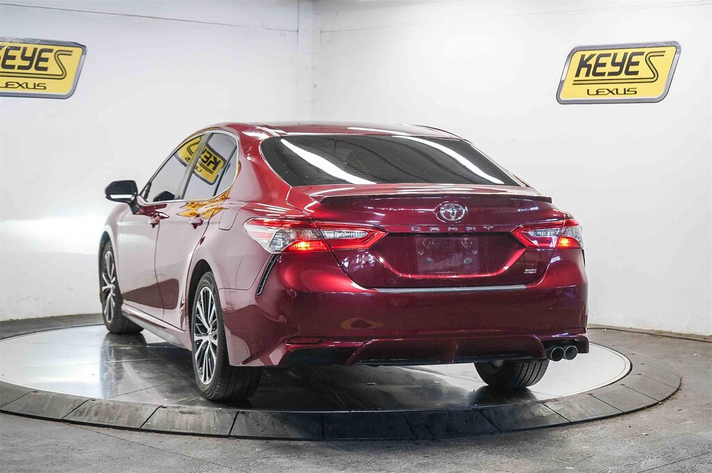 Used 2018 Toyota Camry SE Sedan