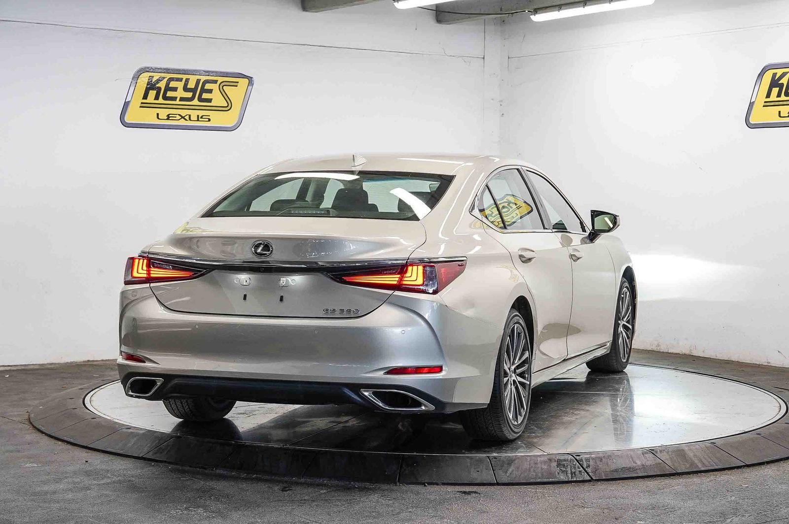 Thumbnail: 2024 Lexus ES - 3