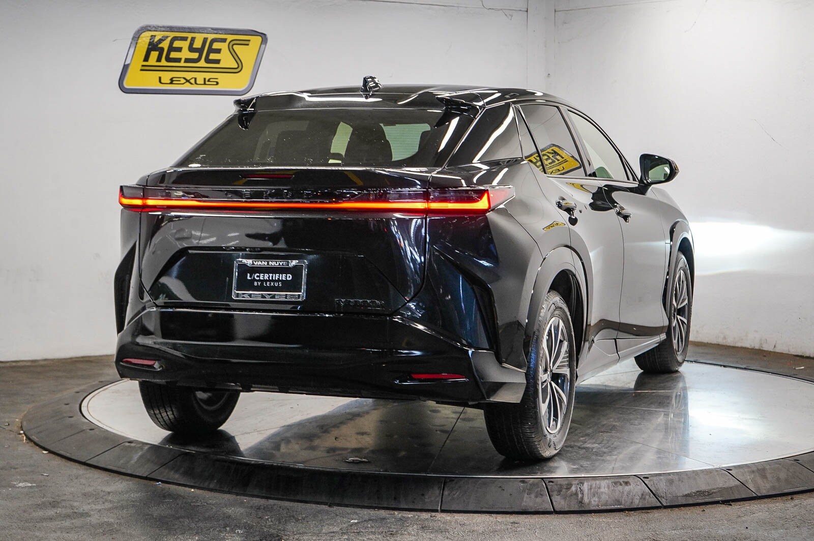 2025 Lexus RZ 450e 300e photo 4