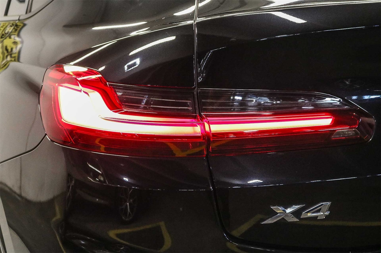 Thumbnail: 2021 BMW X4 - 10