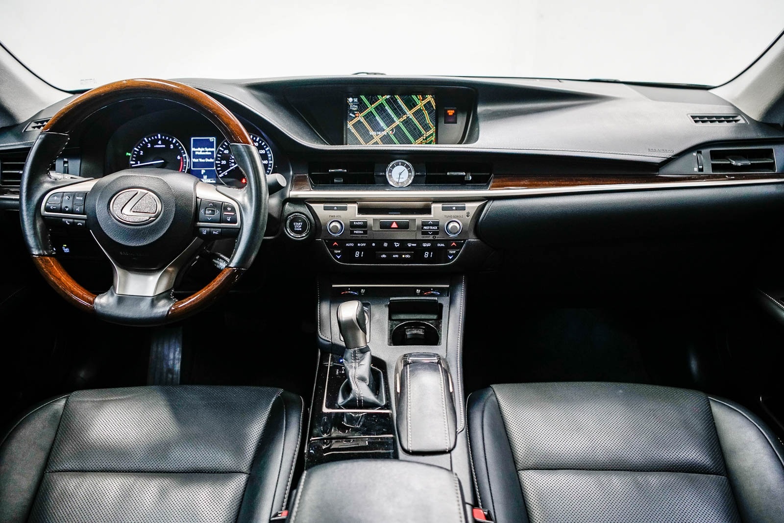 Thumbnail: 2018 Lexus ES - 12