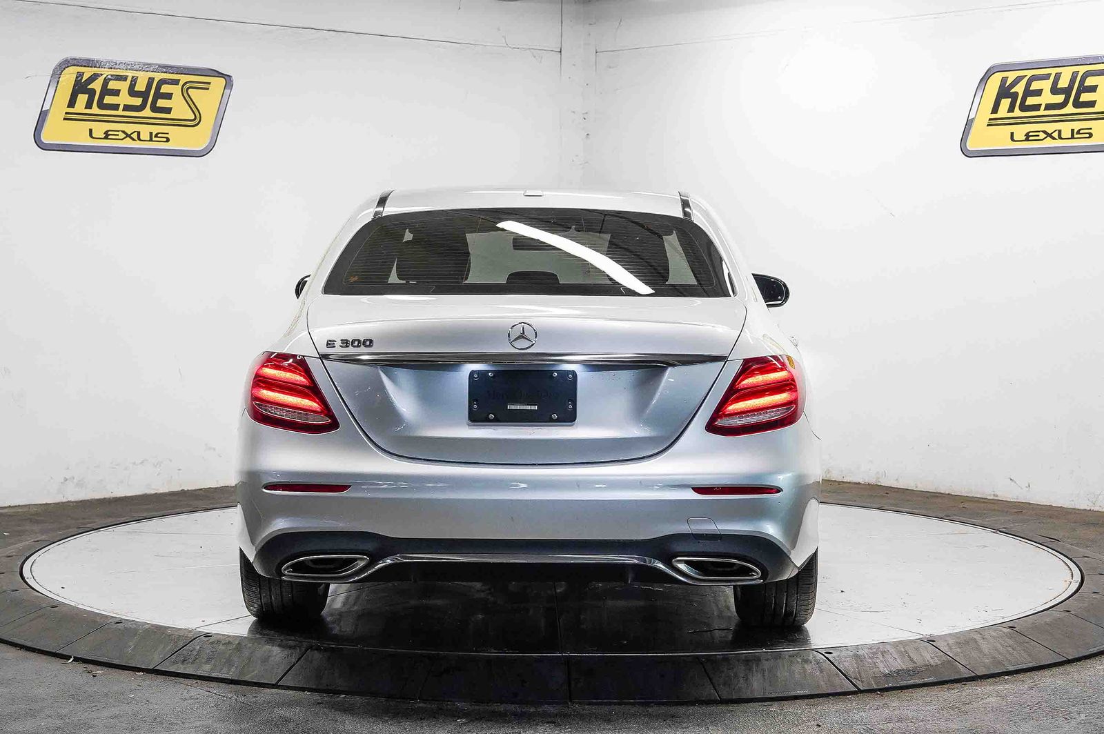 Thumbnail: 2019 Mercedes-Benz E-Class - 3