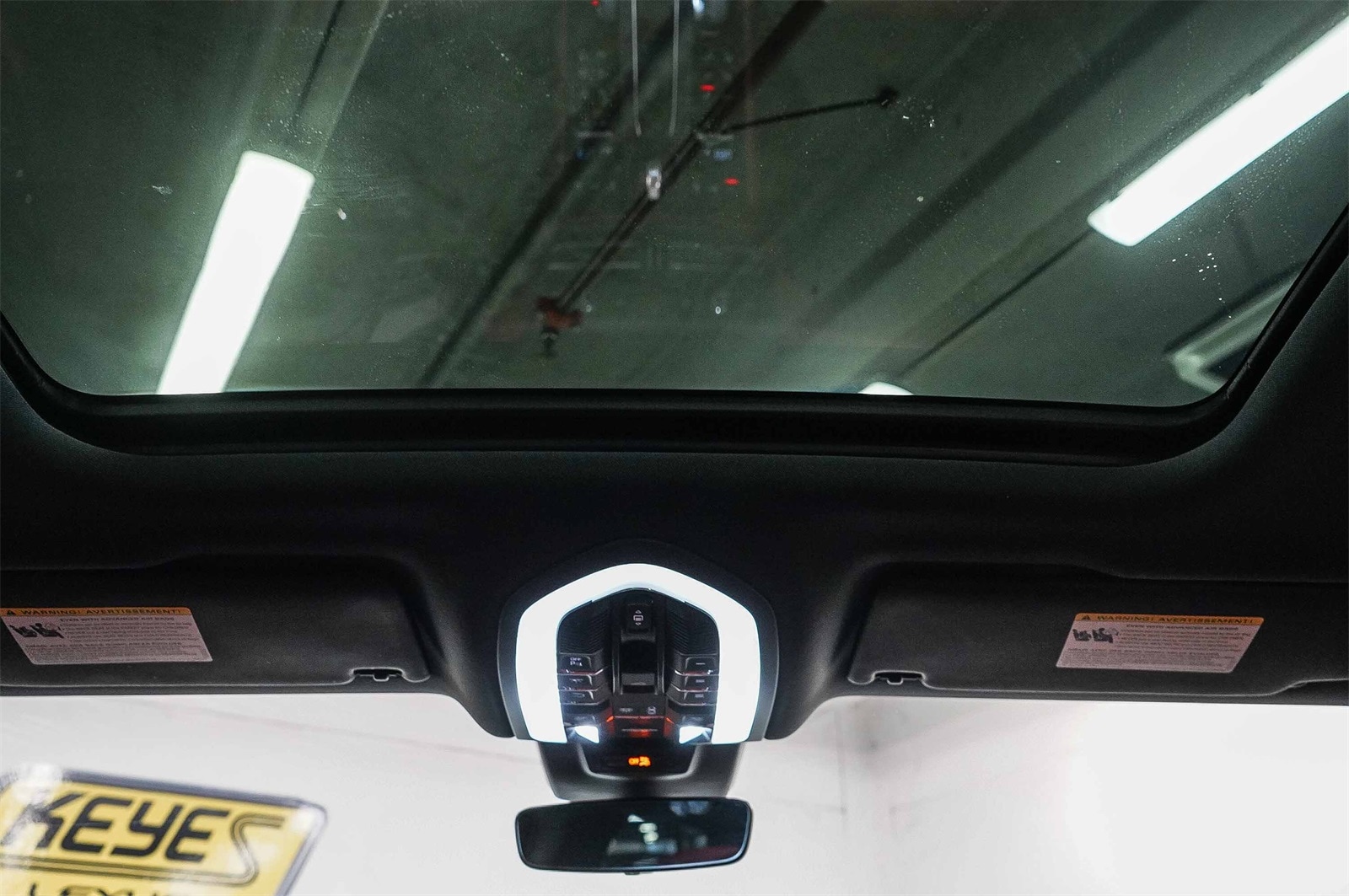 Thumbnail: 2023 Porsche Macan - 16