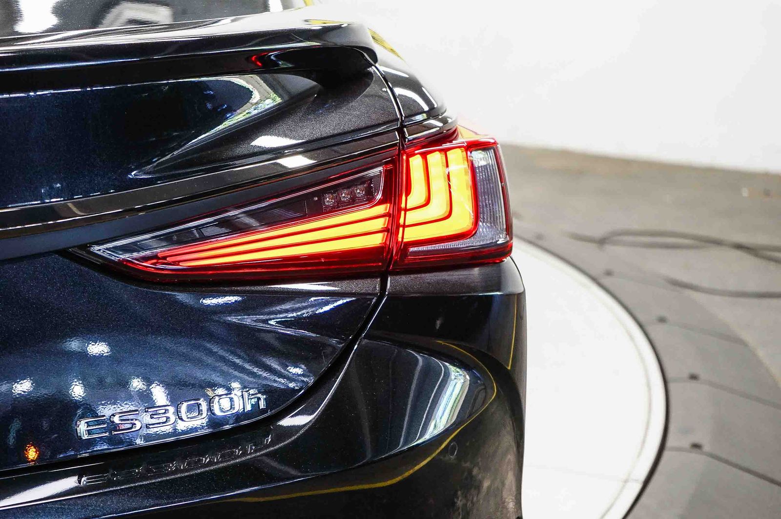 Thumbnail: 2025 Lexus ES - 9