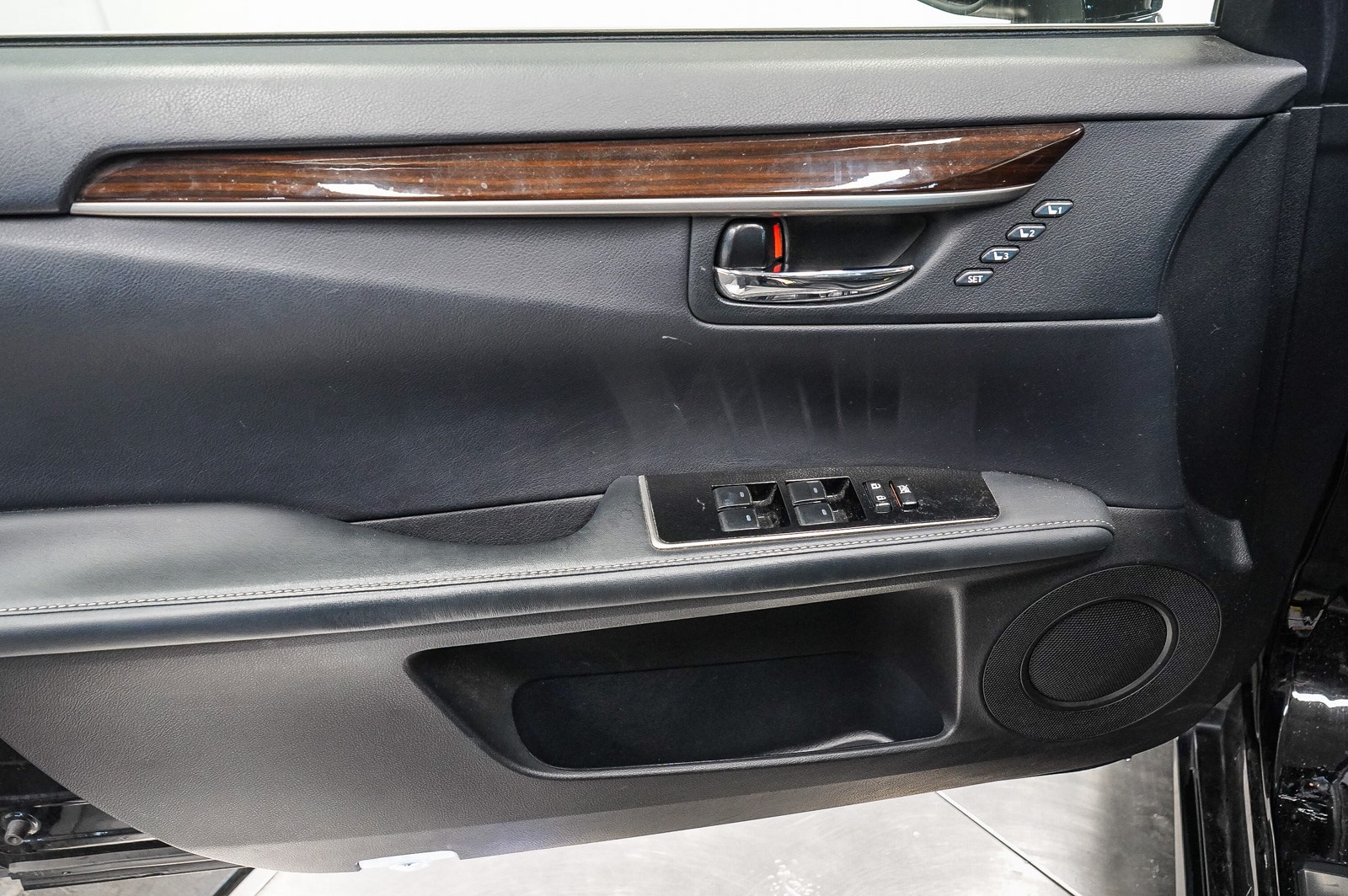 Thumbnail: 2016 Lexus ES - 22