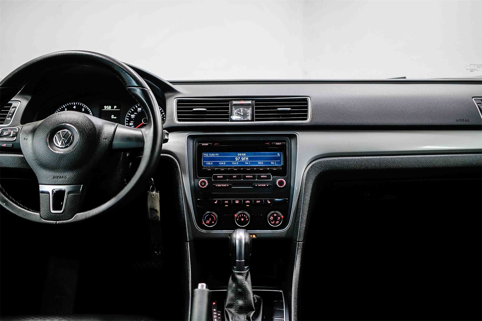 Thumbnail: 2015 Volkswagen Passat - 12