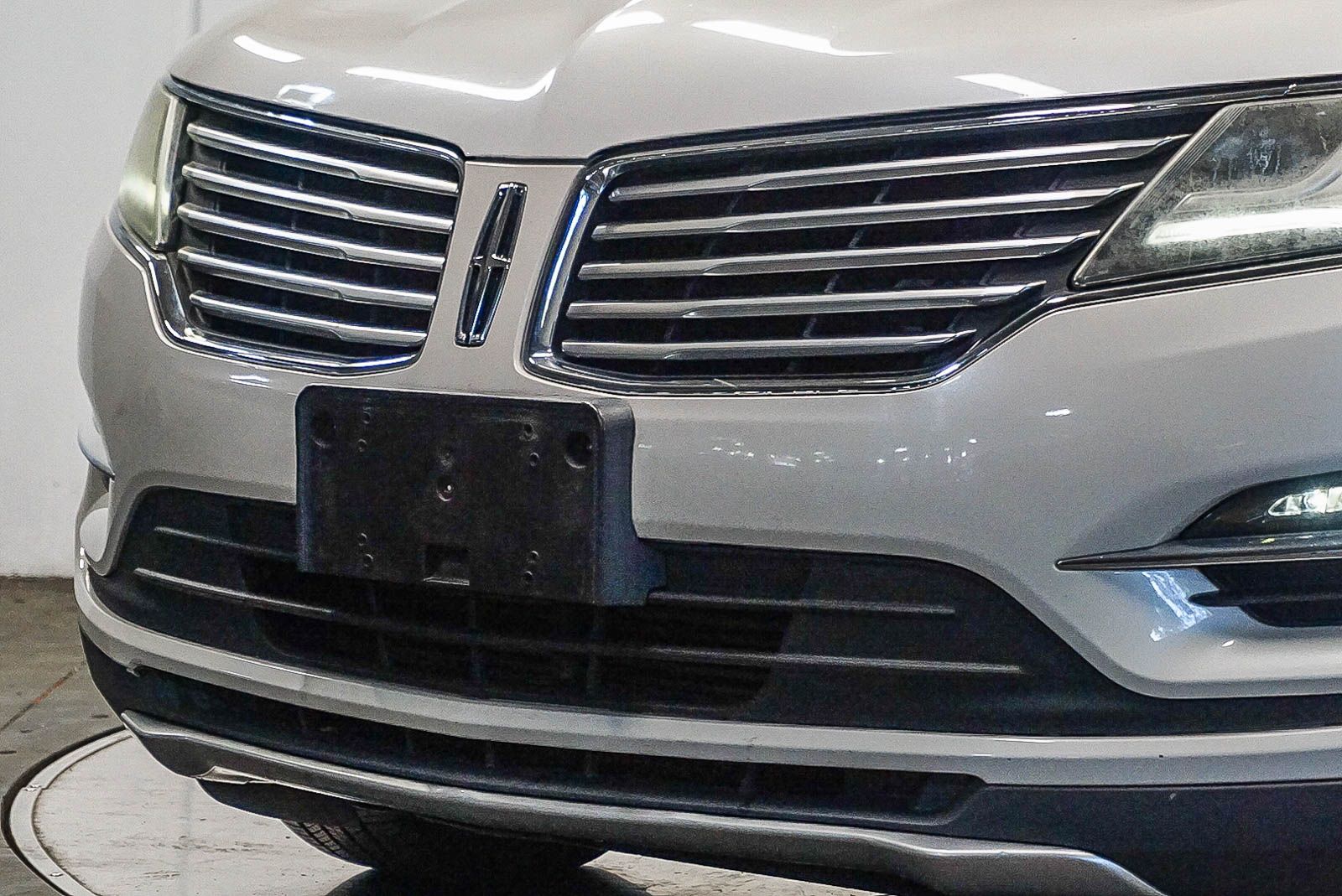 Thumbnail: 2017 Lincoln MKC - 8