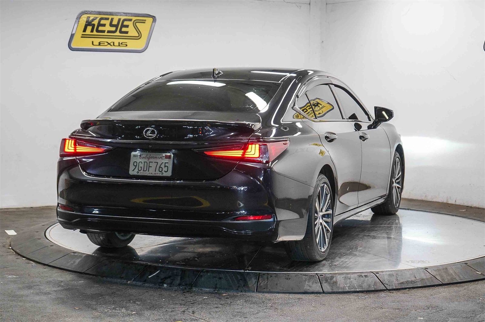 Thumbnail: 2023 Lexus ES - 4