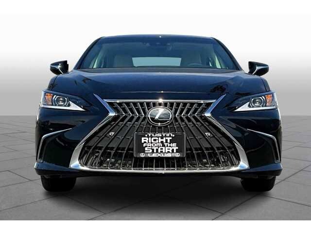 2025 Lexus ES 300h photo 3
