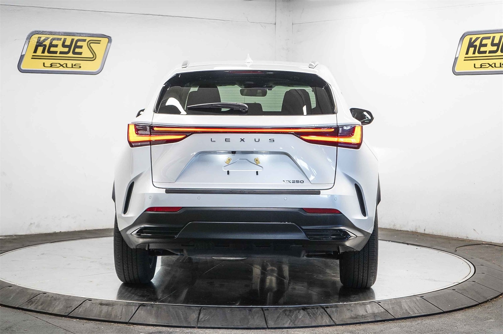 Thumbnail: 2025 Lexus ES - 2